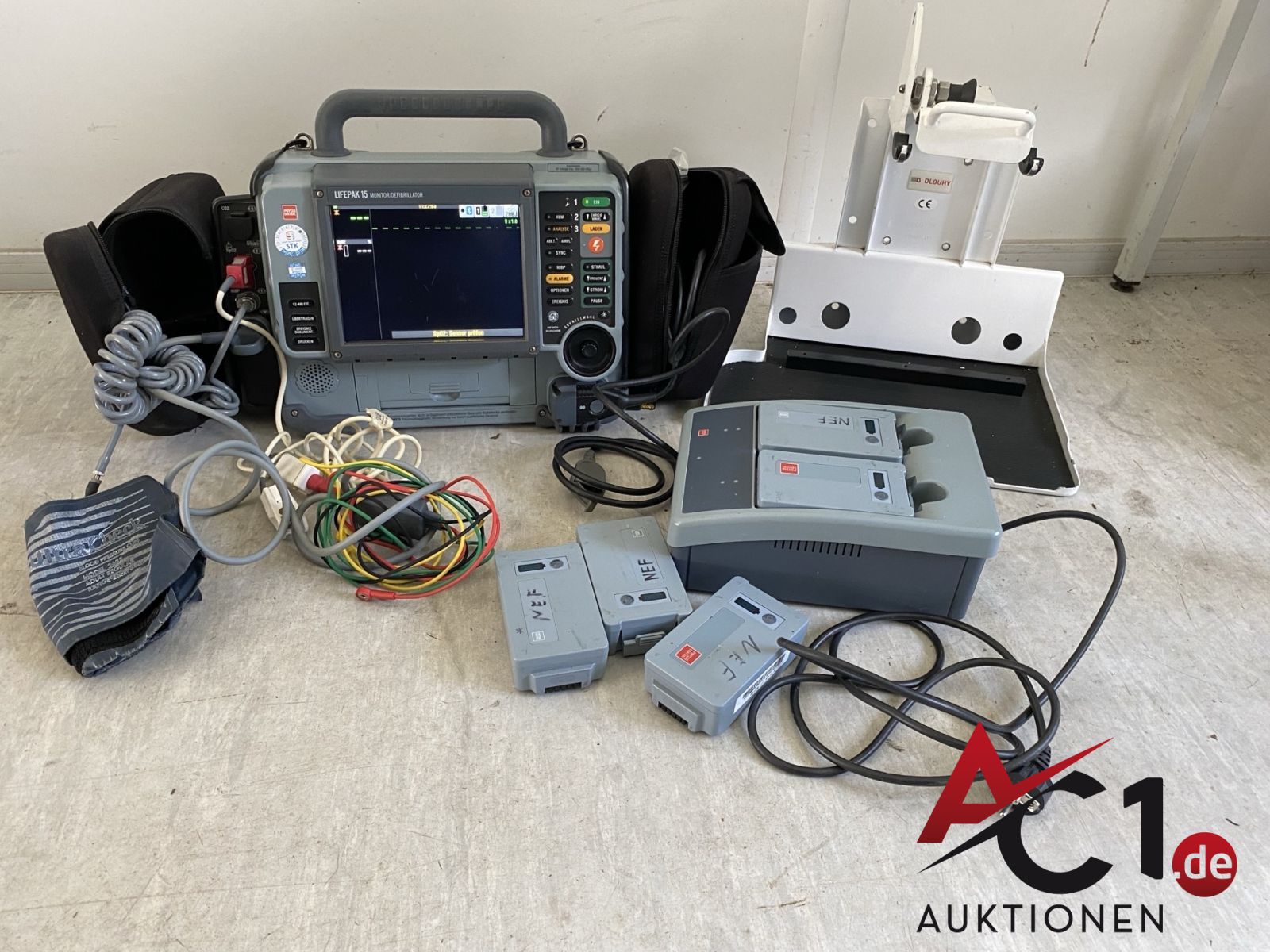 Physio Control Defibrillator Lifepak 15 CO2 inkl. Wandhalterung